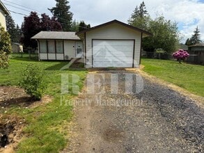 Building Photo - Tracyton Home! 2 Bedrooms with Large Fenced Yard