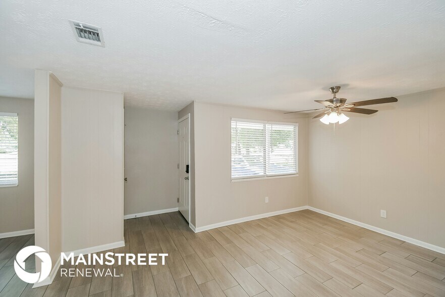 Building Photo - 4425 Jana Ln N