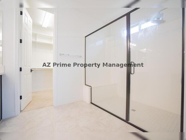 Building Photo - 16512 W Desert Ln