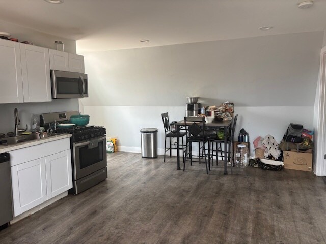 Building Photo - 5637 W 63rd St