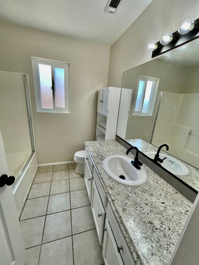 Building Photo - Adorable 3-BR Home in Red Cliffs Area
