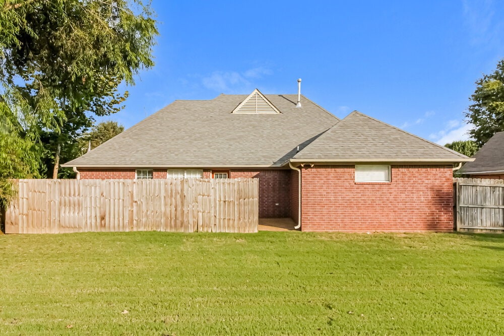 Building Photo - 4845 Shadow Pine Cove