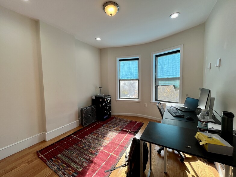 Building Photo - 179 Northampton St