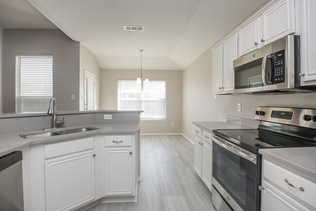 Building Photo - 828 Passive Dr