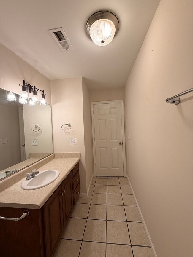 Building Photo - 110-112 Lyons Dr NW