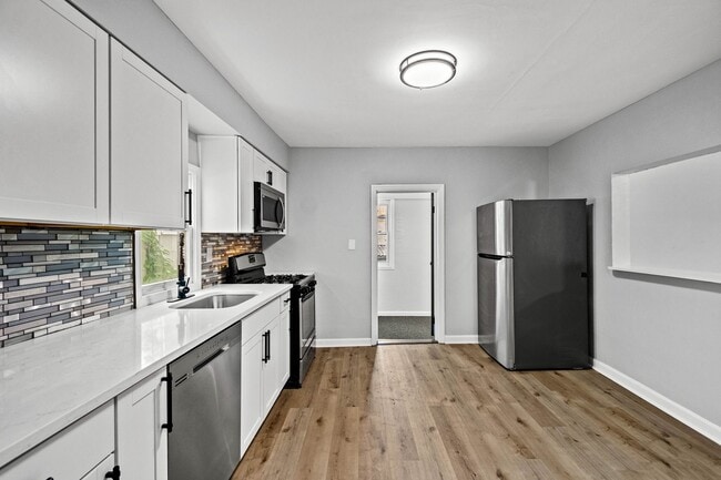 Building Photo - Gorgeous 3 bedroom home in Verona available September 1!