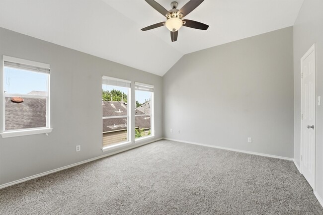 Building Photo - 1507 Sutton St