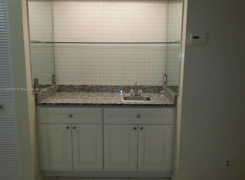 Building Photo - 200 Crosswinds Dr