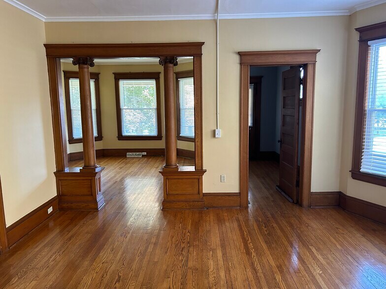 Building Photo - 123 N Lowell Ave
