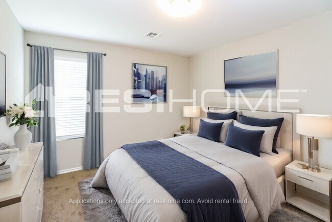 Building Photo - 916 Klare Ln