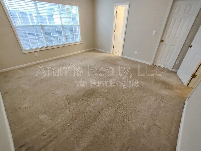 Building Photo - 697 Bostonian Way SW