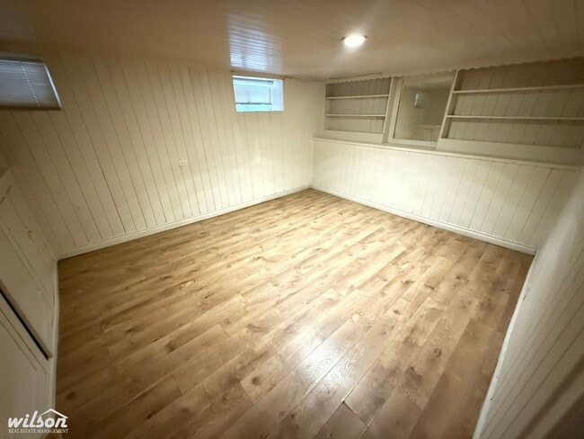 Building Photo - 506 S Naches Ave