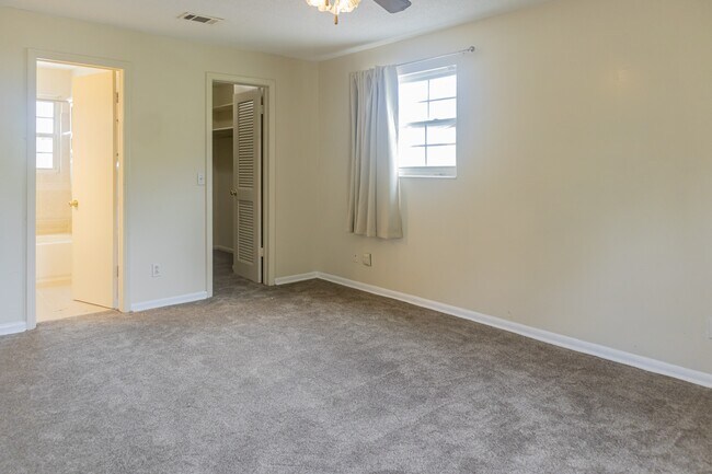 Building Photo - 5039 Winchester Dr S