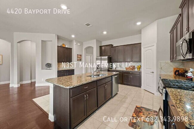 Building Photo - 4420 Bayport Dr