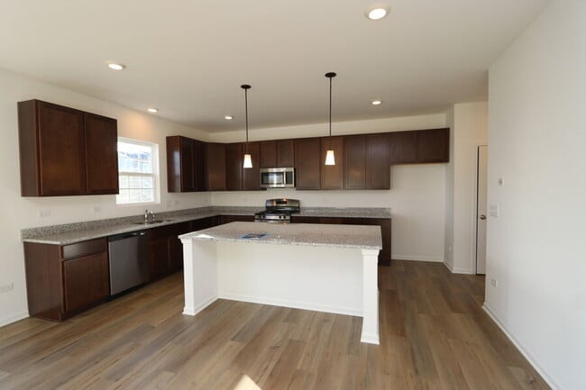 Building Photo - 608 Henry Ln