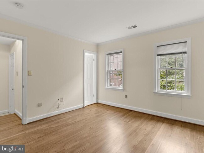 Building Photo - 4424 Westover Pl NW