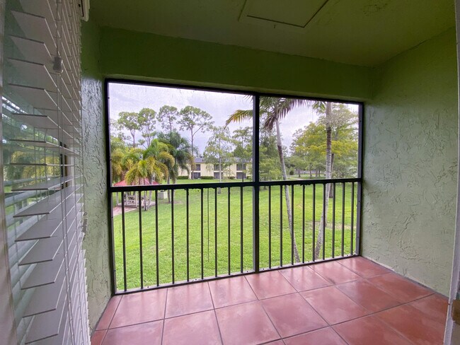 Building Photo - 711 Forest Club Dr