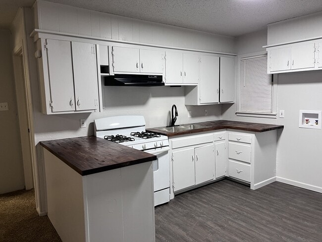 Building Photo - 707 47th St