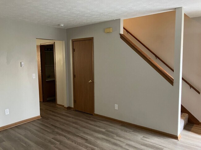Building Photo - 1205 Bunker Hill Ct