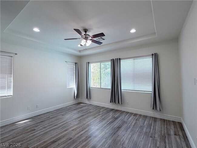 Building Photo - 9936 Wildhorse Cyn Ave