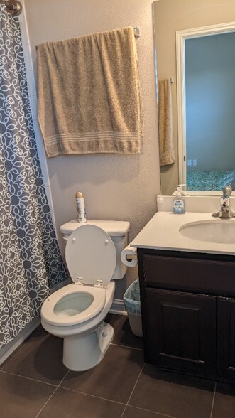 Building Photo - 1605 Arcilla St