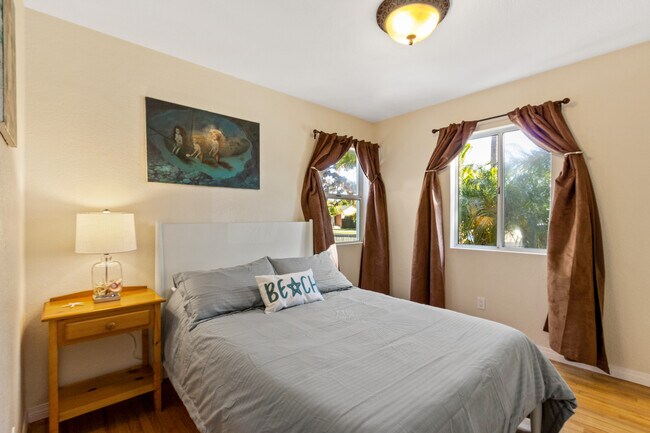 Building Photo - 1214 Emerald St