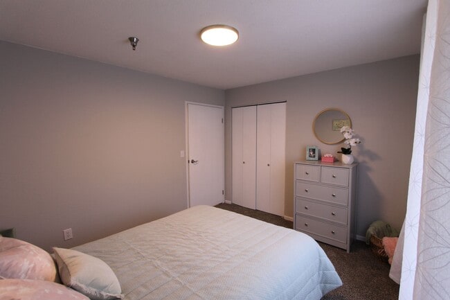 Building Photo - Limited Time 1/2 OFF Rent Now and 1/2 off ...