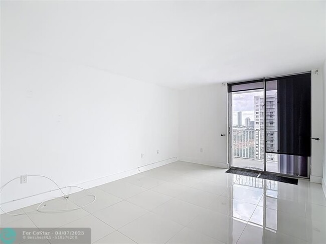 Building Photo - 2801 NE 183rd St