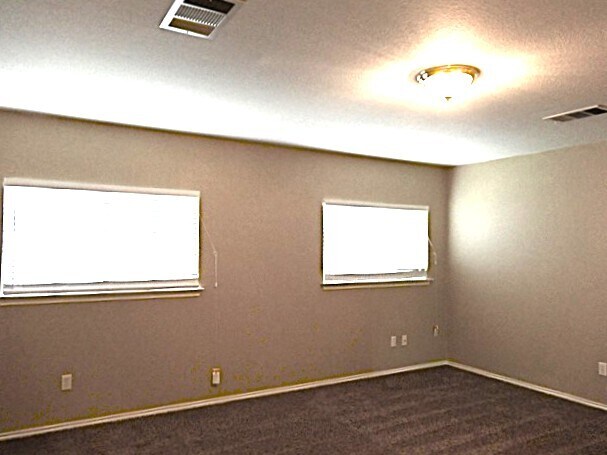Building Photo - 360 Whispering Hollow Dr