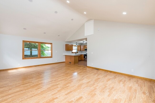 Building Photo - 2131 Prospect Ave