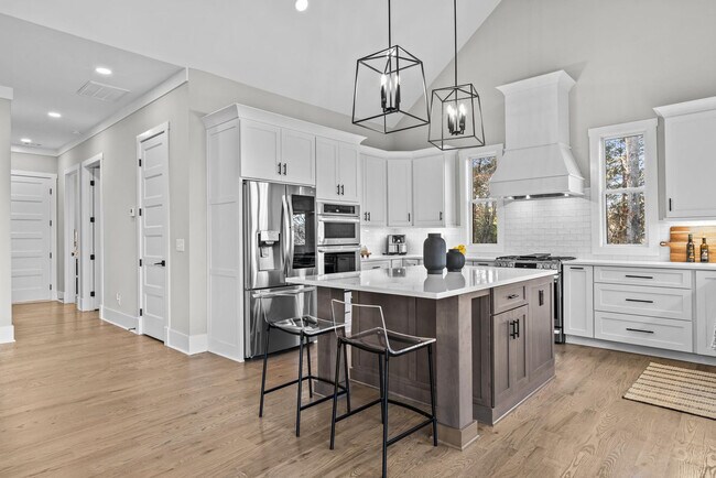 Building Photo - 533 Tom Cobb Dr