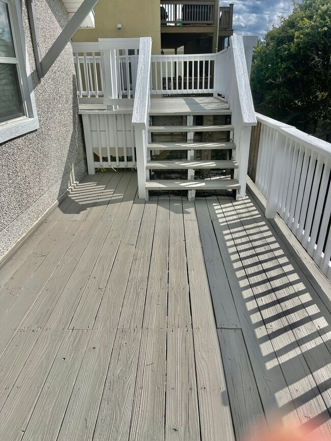 Building Photo - 2835 S Fletcher Ave