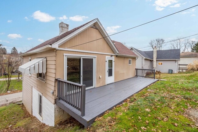 Building Photo - Stunning 3 bedroom home in South Park avai...