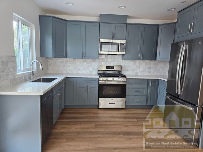 Building Photo - Modern Elegance Meets Timeless Charm – 4 bedroom 4 bath Home in North Oakland