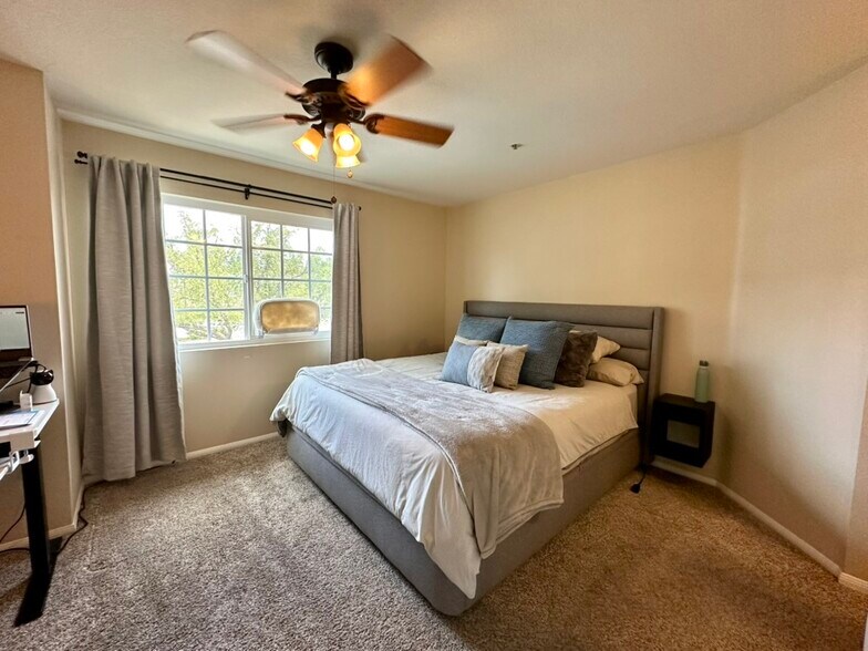 Building Photo - 537 N Adams St