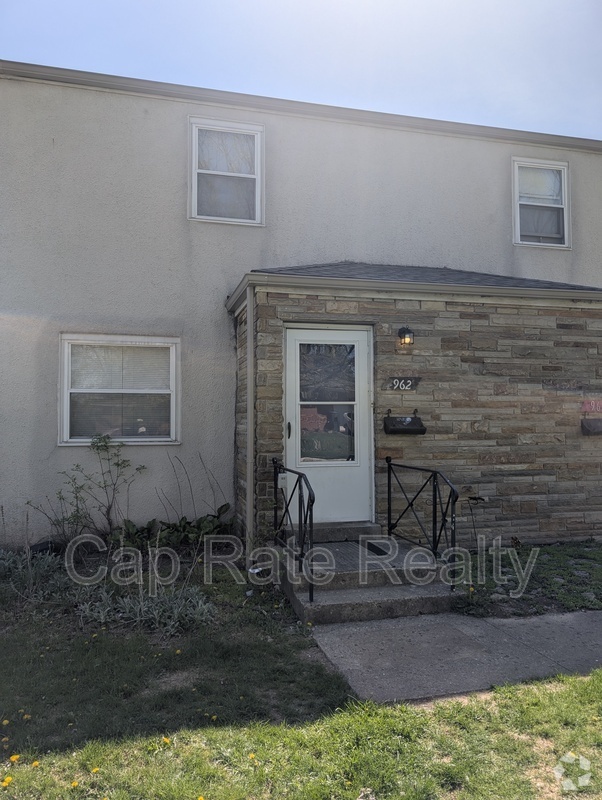 Building Photo - 962 Salisbury Rd