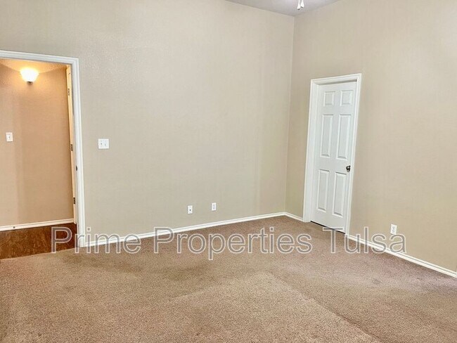 Building Photo - 108 E Granger St