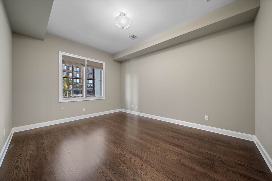 Building Photo - 1600 Kaufer Ln