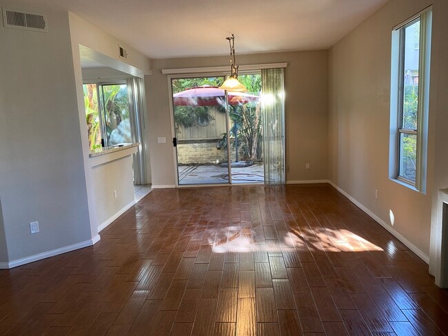 Building Photo - 2150 Lago Madero