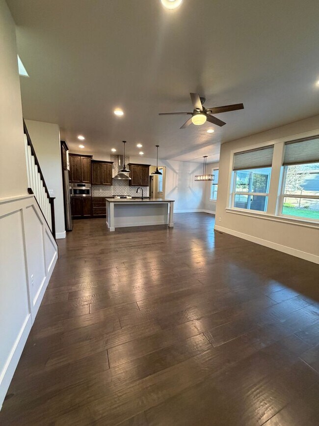 Building Photo - South Meridian Beautiful 4-Bedroom Home with a 3-Car Garage