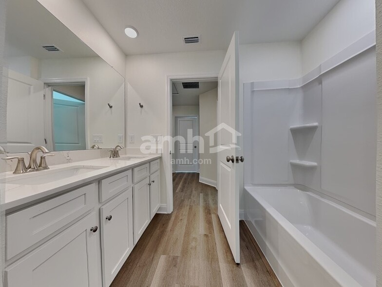Building Photo - 2550 Feather Crst Dr