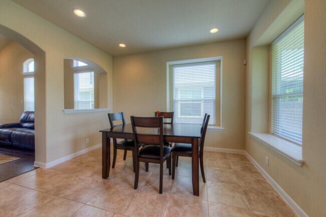 Building Photo - 8520 White Ibis Dr
