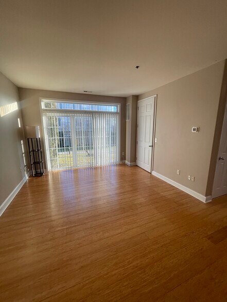 Building Photo - 185 Horseshoe Ct