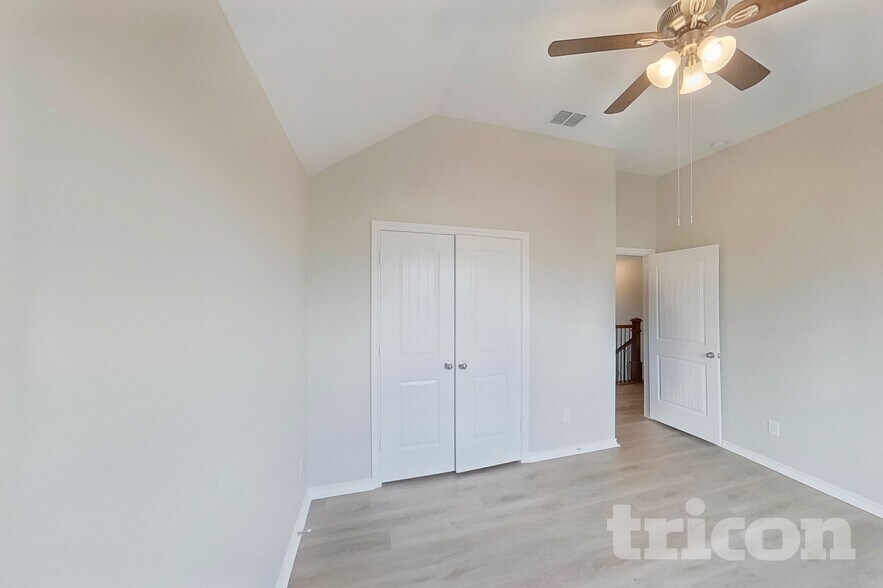 Building Photo - 523 Long Prairie Dr