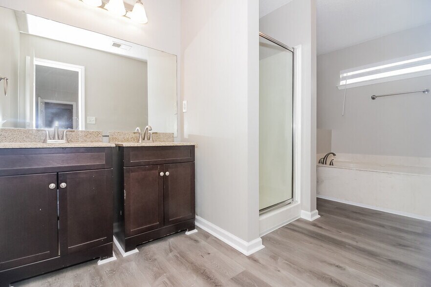 Building Photo - 10734 Ridgefield Dr