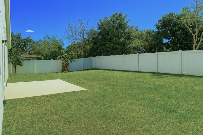 Building Photo - Beautiful 4Bed/ 2Bath Home in Doral Pointe...