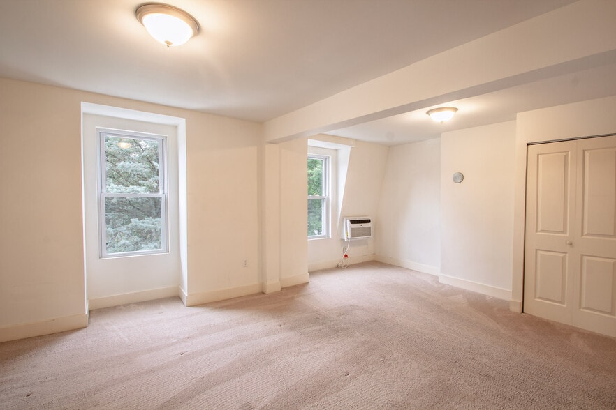 Building Photo - 328 Franklin Ave