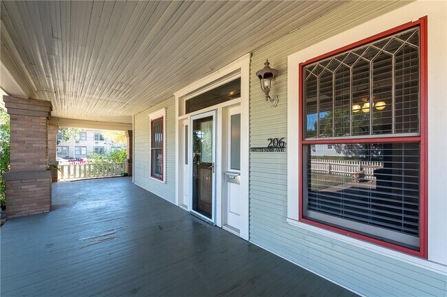 Building Photo - 206 S Sims Ave