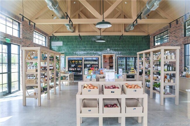 Building Photo - 950 SW Pr Ave