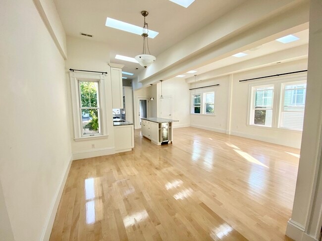 Primary Photo - 24 Hall St